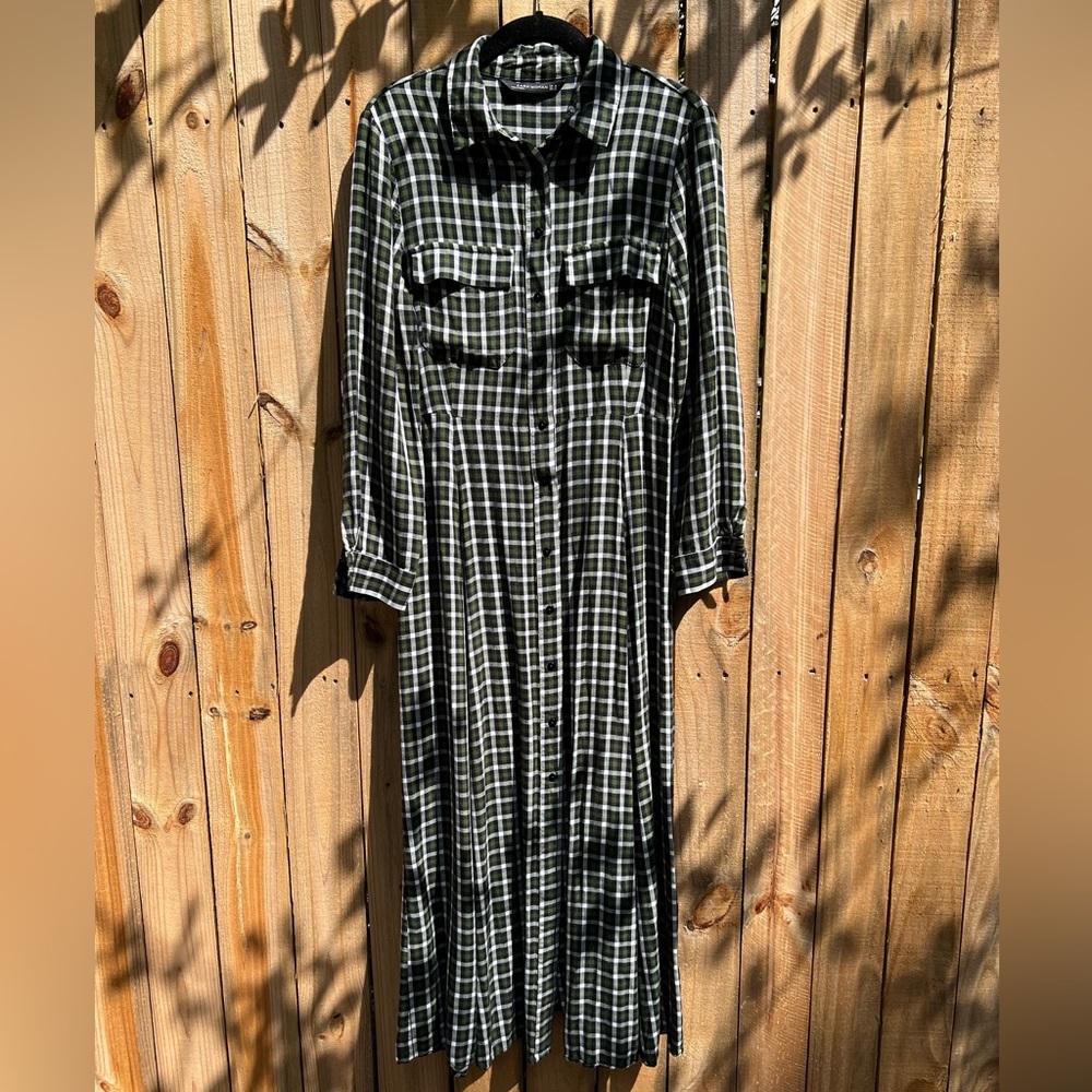 WOMEN’S ZARA PLAID BUTTON DOWN DRESS.